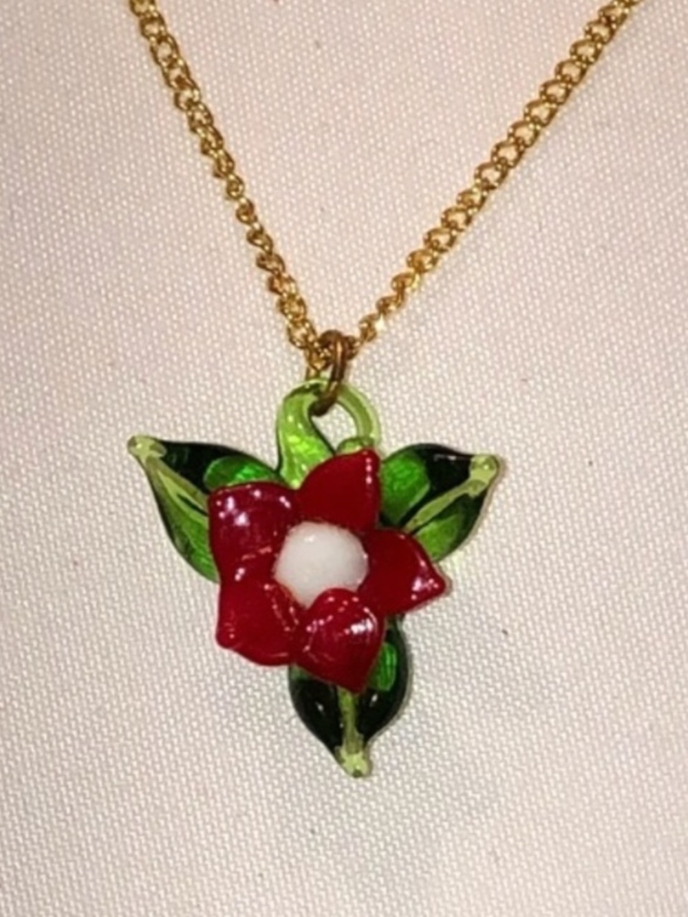 Vintage Art Glass Floral
Pendant Necklace with Red and Green Petals